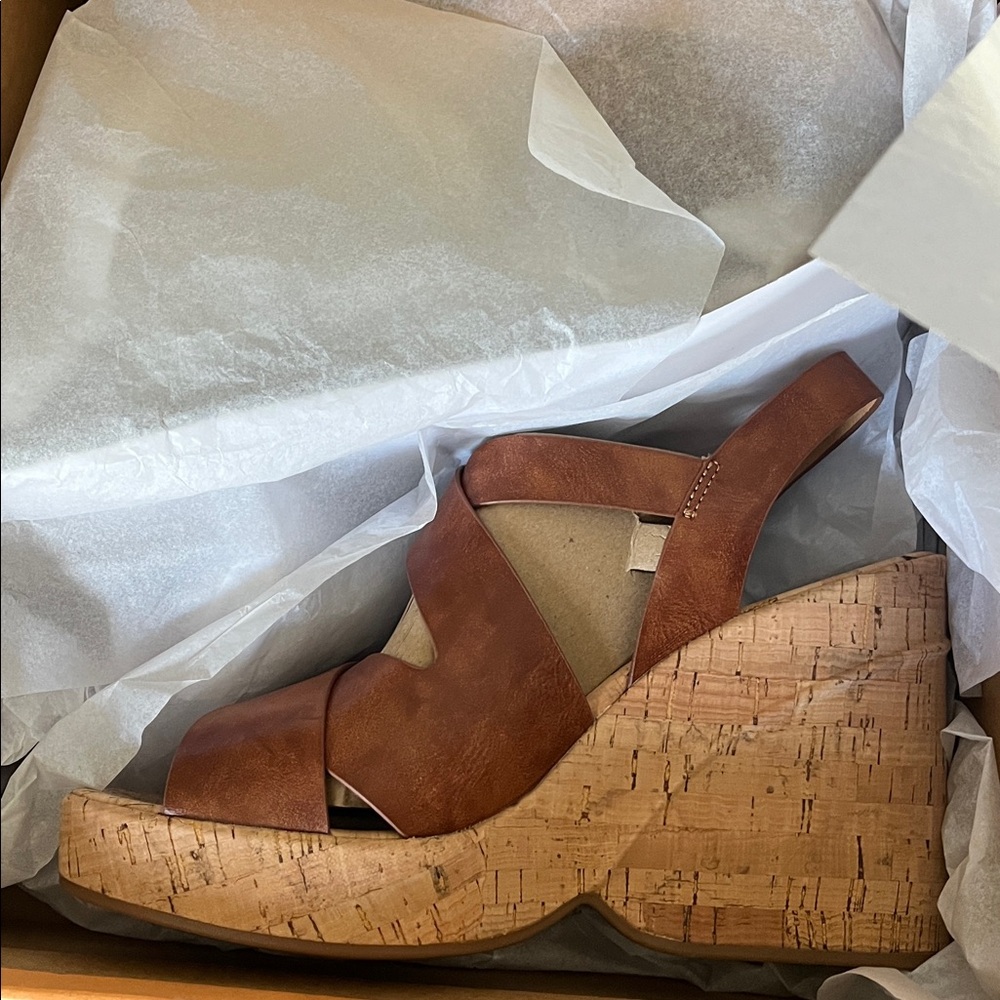 KORKS Bridgette Strappy Wedge Sandal with Woodgrain Platform Womens 10
